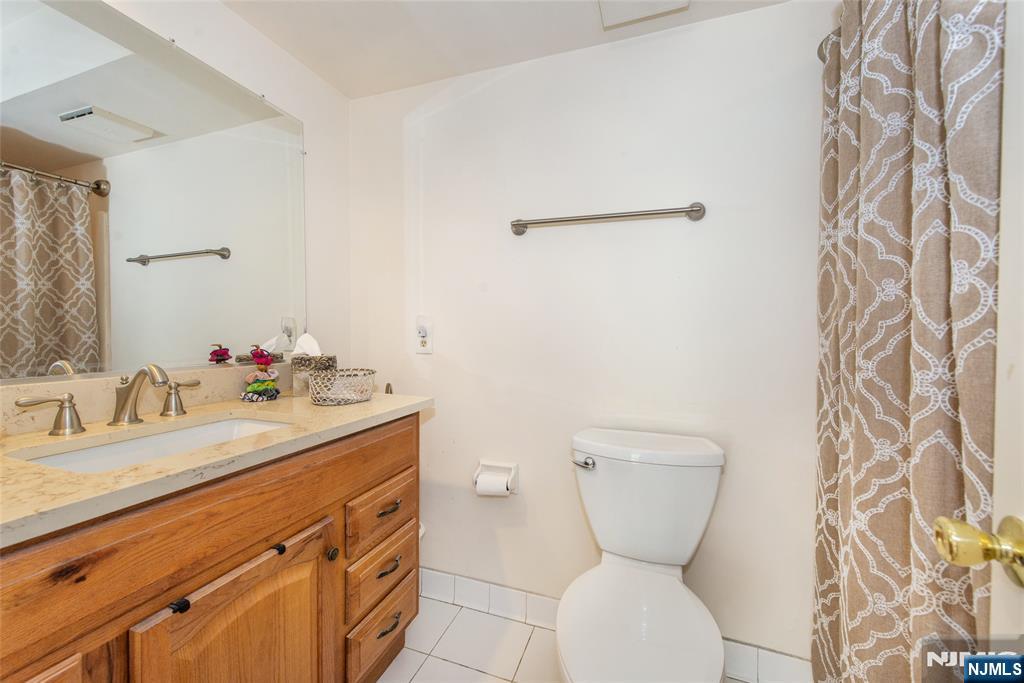 4125 Hilltop Road Mahwah, NJ 07430 - Photo 11 of 17