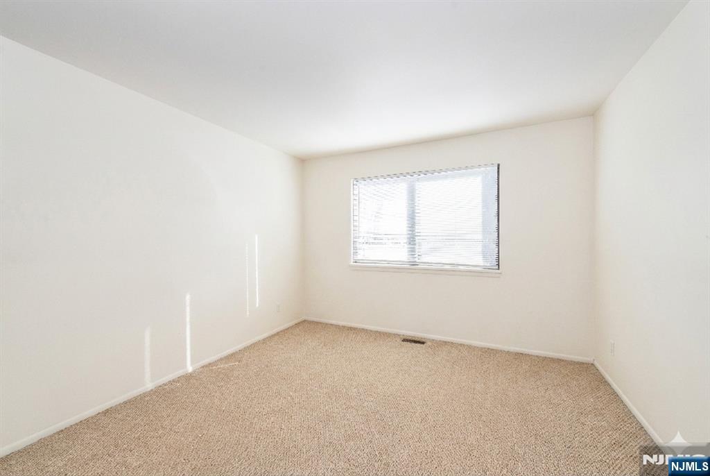 4125 Hilltop Road Mahwah, NJ 07430 - Photo 12 of 17