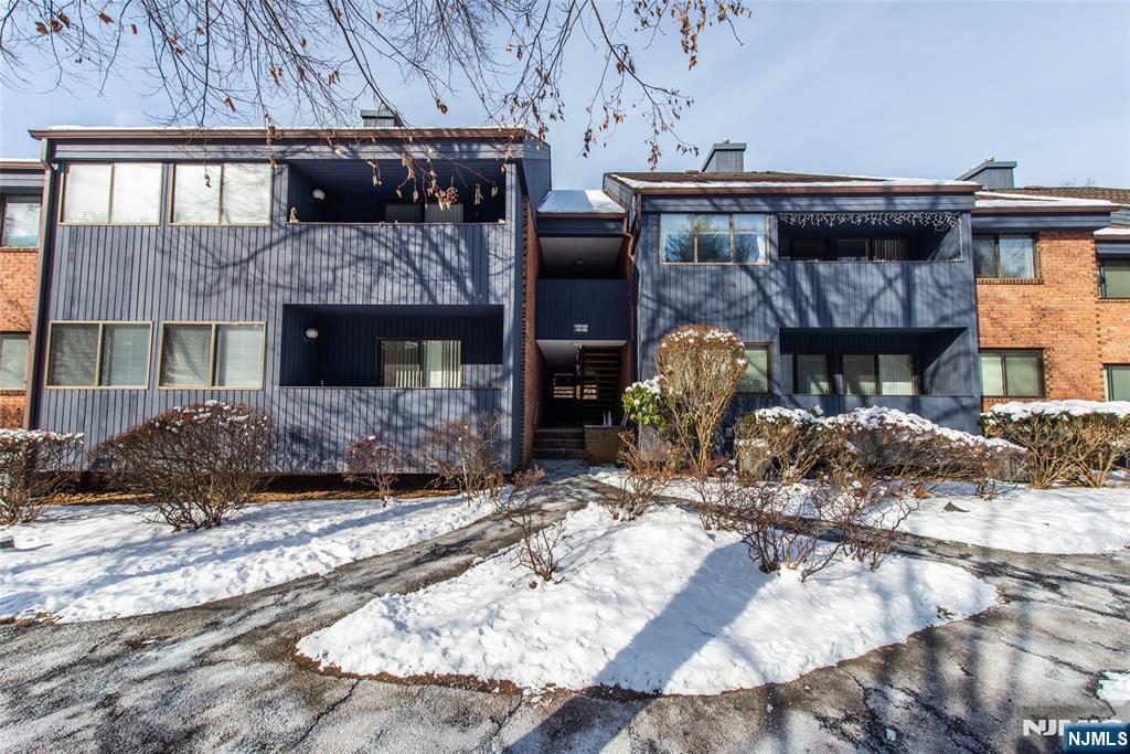 4125 Hilltop Road Mahwah, NJ 07430 - Photo 2 of 17