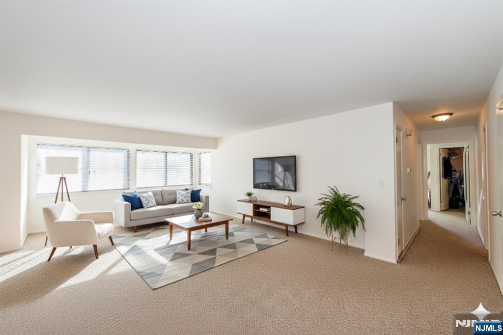 4125 Hilltop Road Mahwah, NJ 07430 - Photo 4 of 17