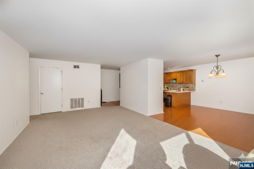 4125 Hilltop Road Mahwah, NJ 07430 - Photo 5 of 17