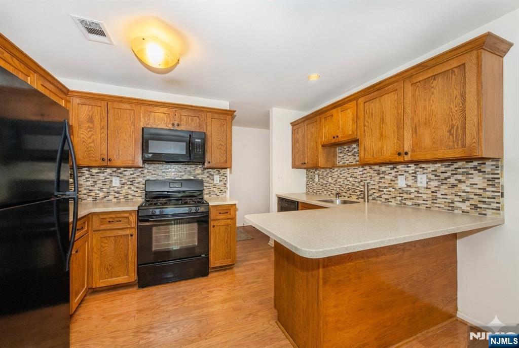 4125 Hilltop Road Mahwah, NJ 07430 - Photo 7 of 17