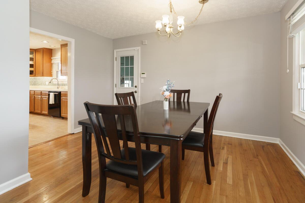 6386 Faircrest Road Columbus, OH 43229 - Photo 13 of 34 Dining Space
