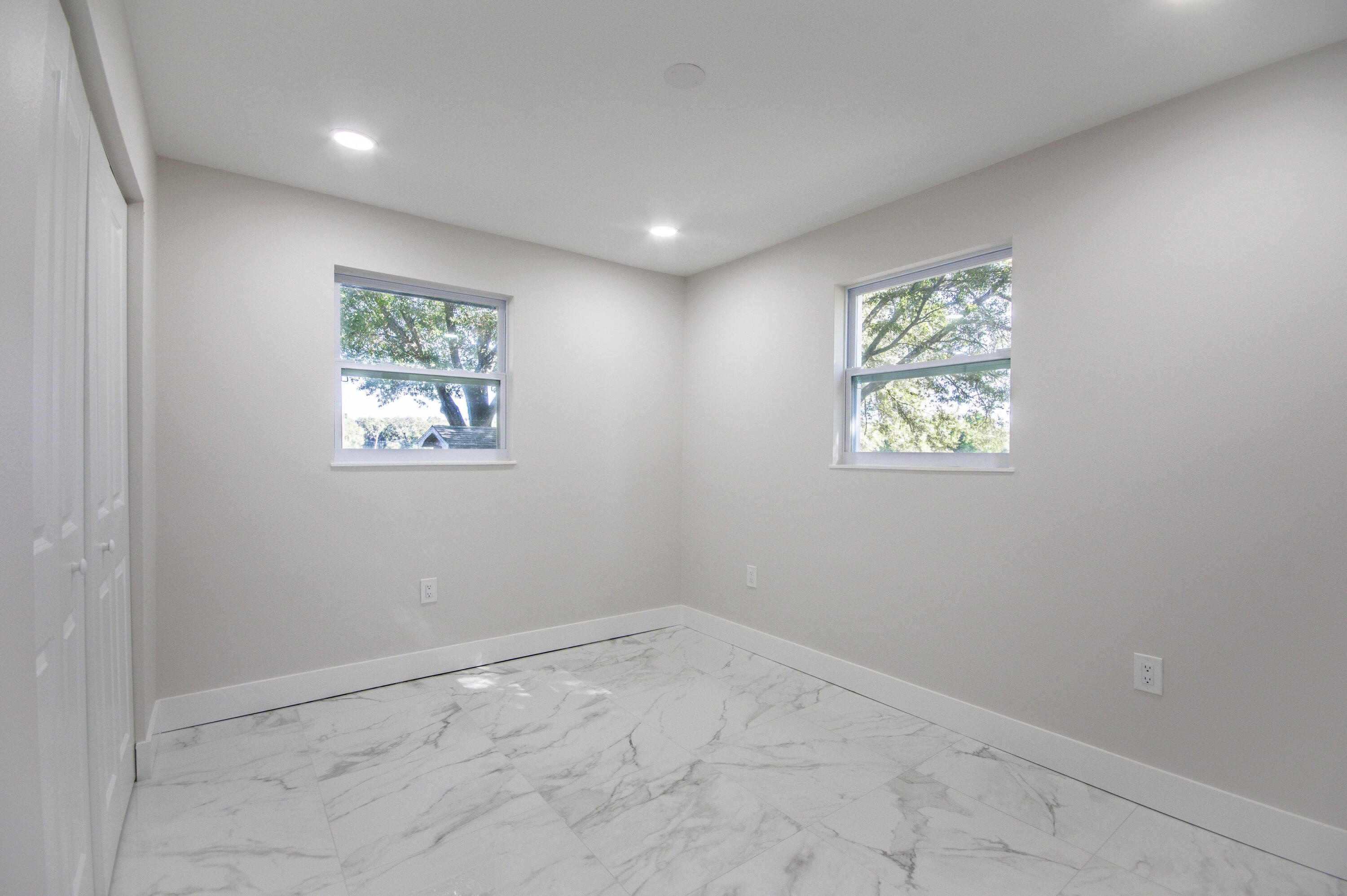 311 Southwest 67th Drive Okeechobee, FL 34974 - Photo 21 of 30 an empty room with windows