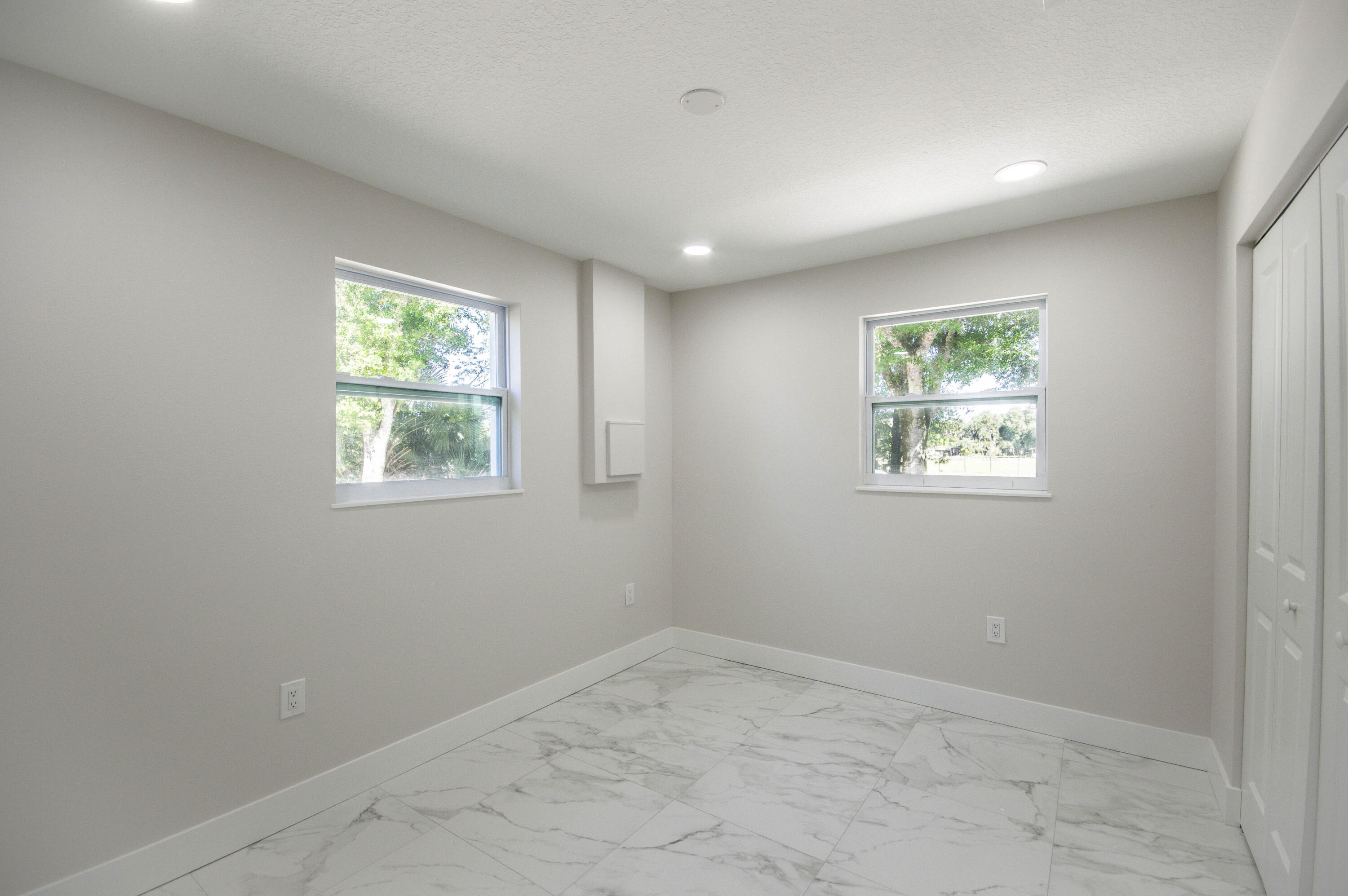 311 Southwest 67th Drive Okeechobee, FL 34974 - Photo 9 of 30 an empty room with windows