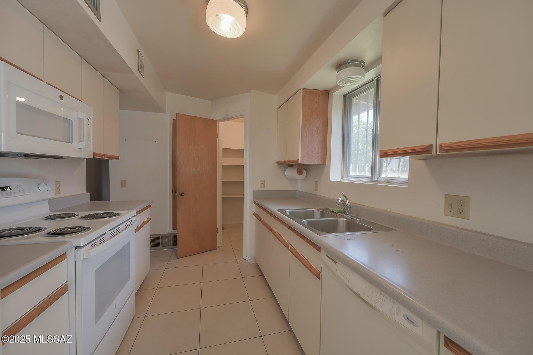 830 East Halcyon Road Tucson, AZ 85719 - Photo 13 of 46