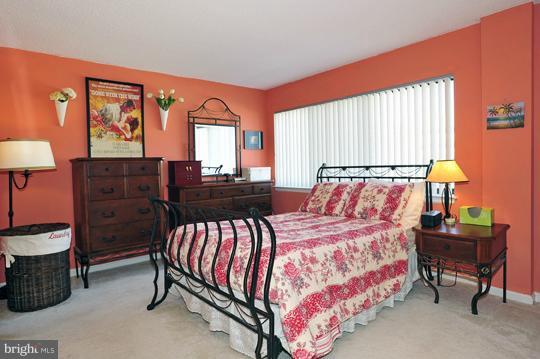 1301 North Courthouse Road, Unit 1507 Arlington, VA 22201 - Photo 13 of 16 a bedroom with a bed and window