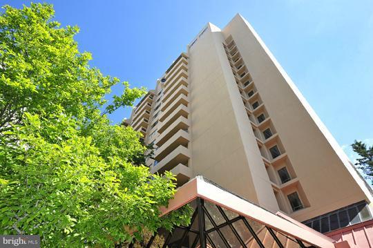 1301 North Courthouse Road, Unit 1507 Arlington, VA 22201 - Photo 15 of 16 a view of a tall building