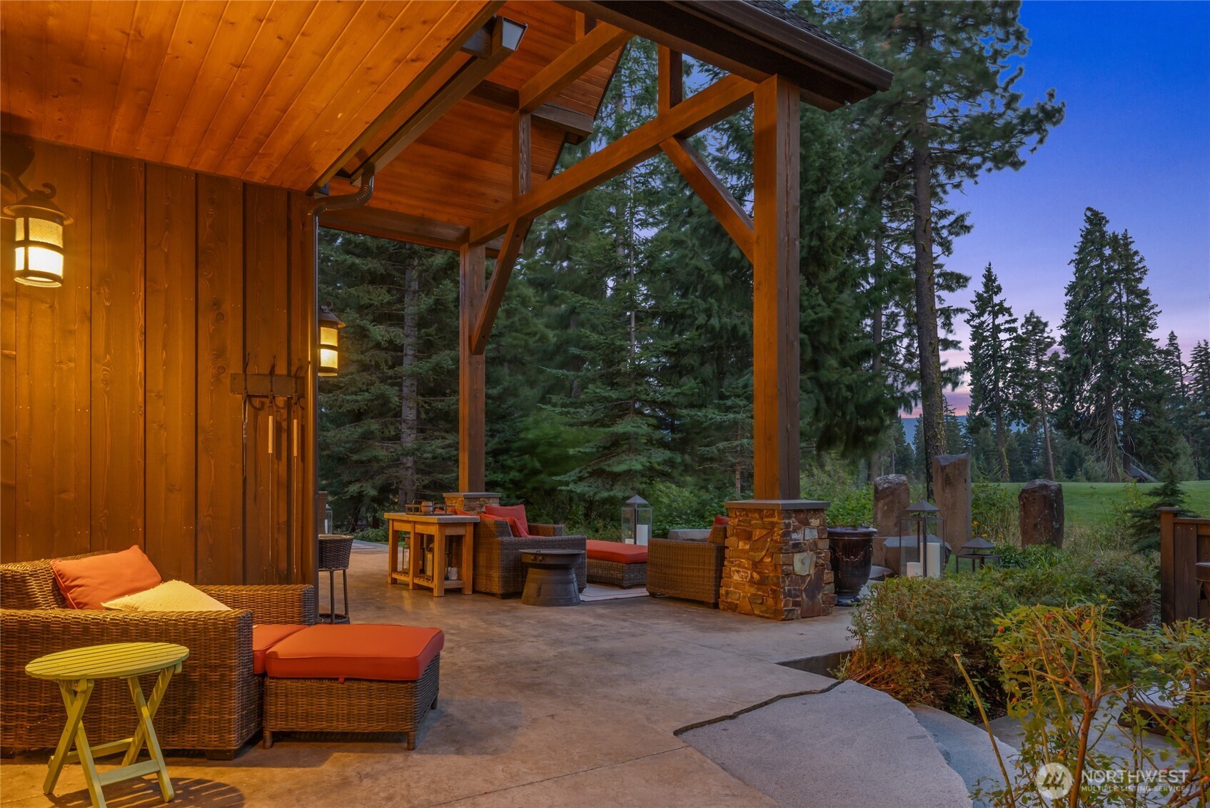 530 Spragger Way Cle Elum, WA 98922 - Photo 17 of 40 a backyard of a house with fountain table and chairs