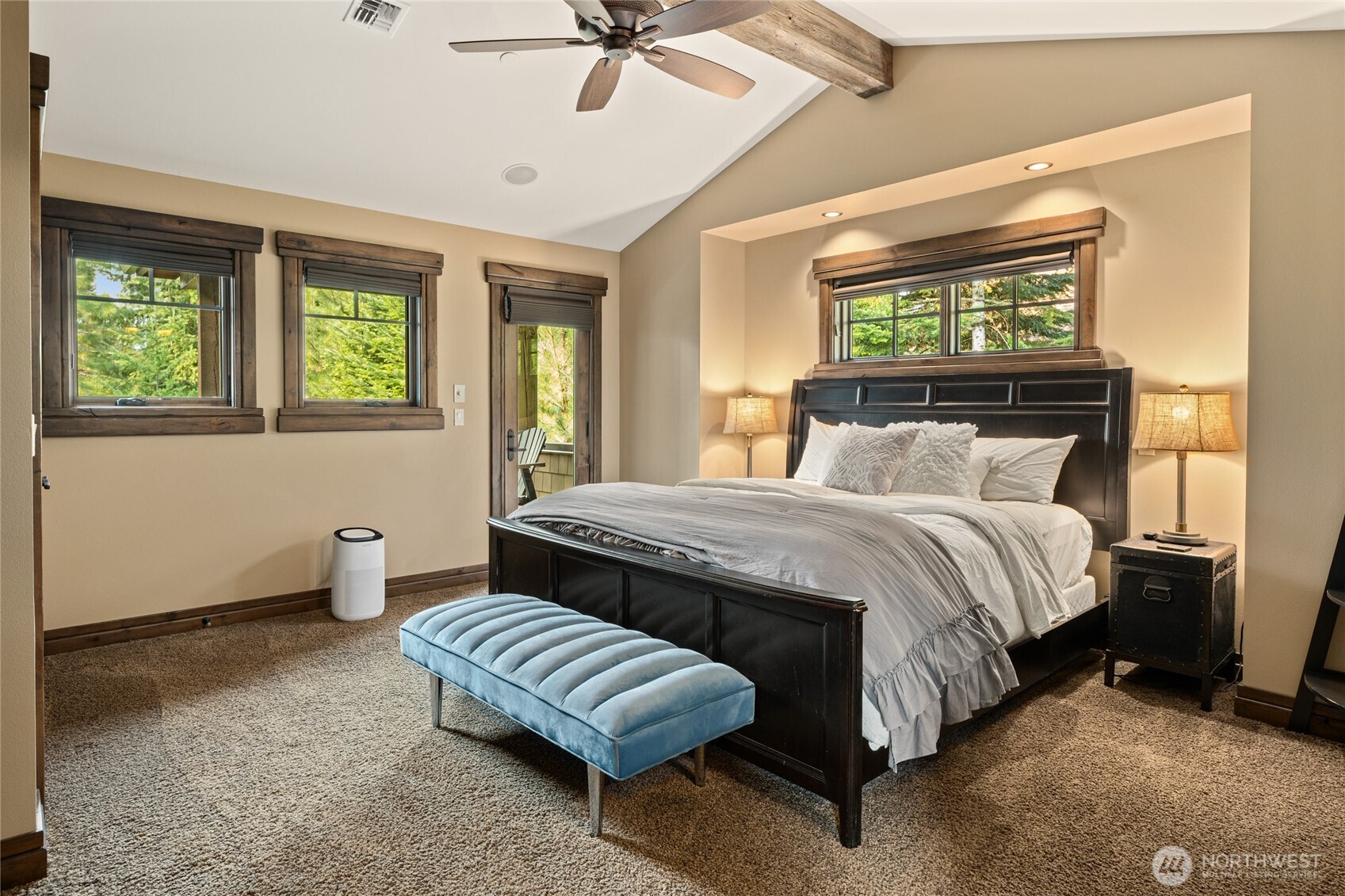 530 Spragger Way Cle Elum, WA 98922 - Photo 28 of 40 a bedroom with a bed and wooden floor