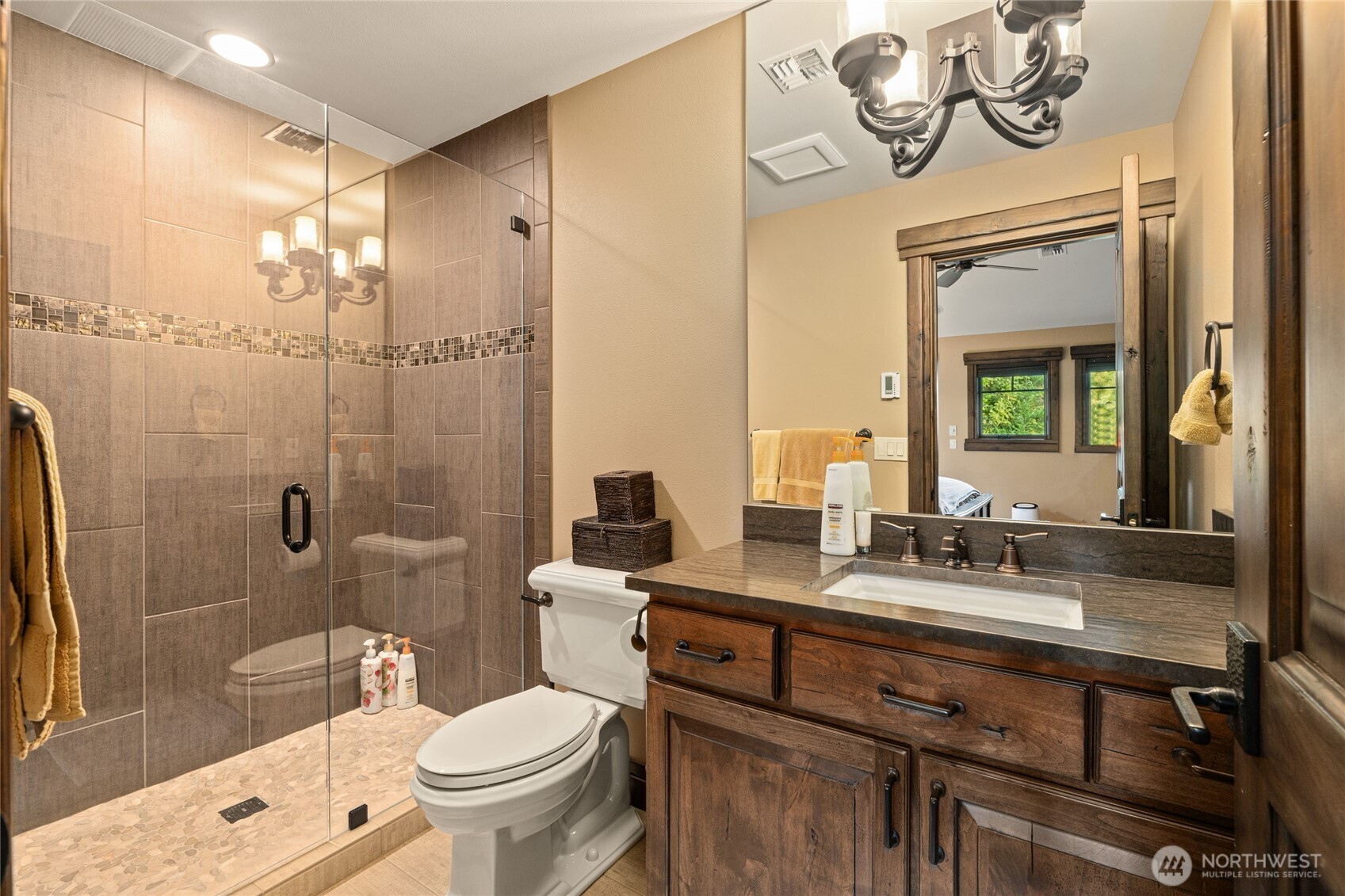 530 Spragger Way Cle Elum, WA 98922 - Photo 30 of 40 a bathroom with a sink a toilet and shower