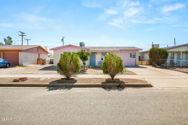 a view of a lobby with livingroom