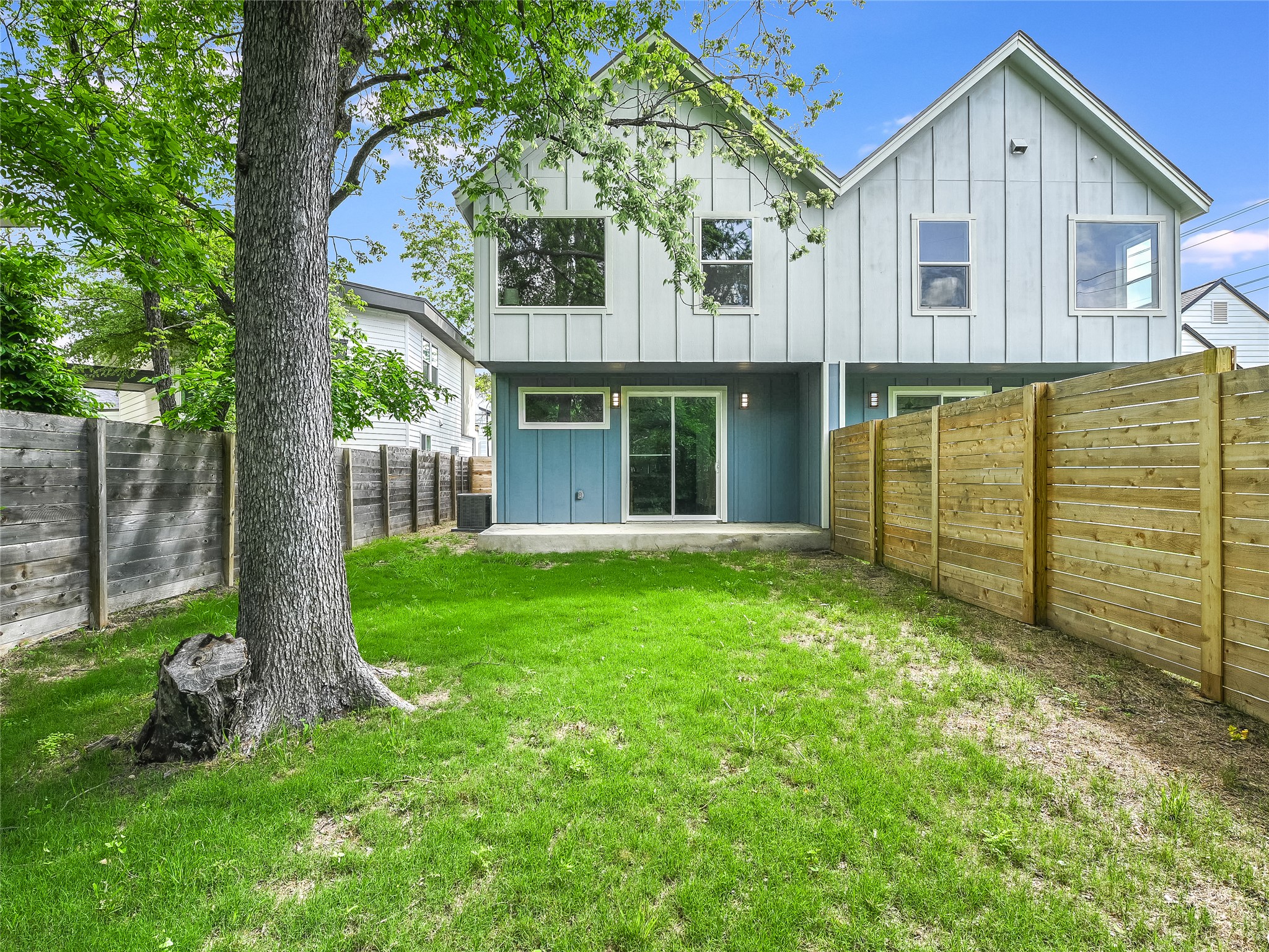 1202 Cometa Street, Unit B Austin, TX 78721 - Photo 23 of 25 a view of a house with backyard and garden