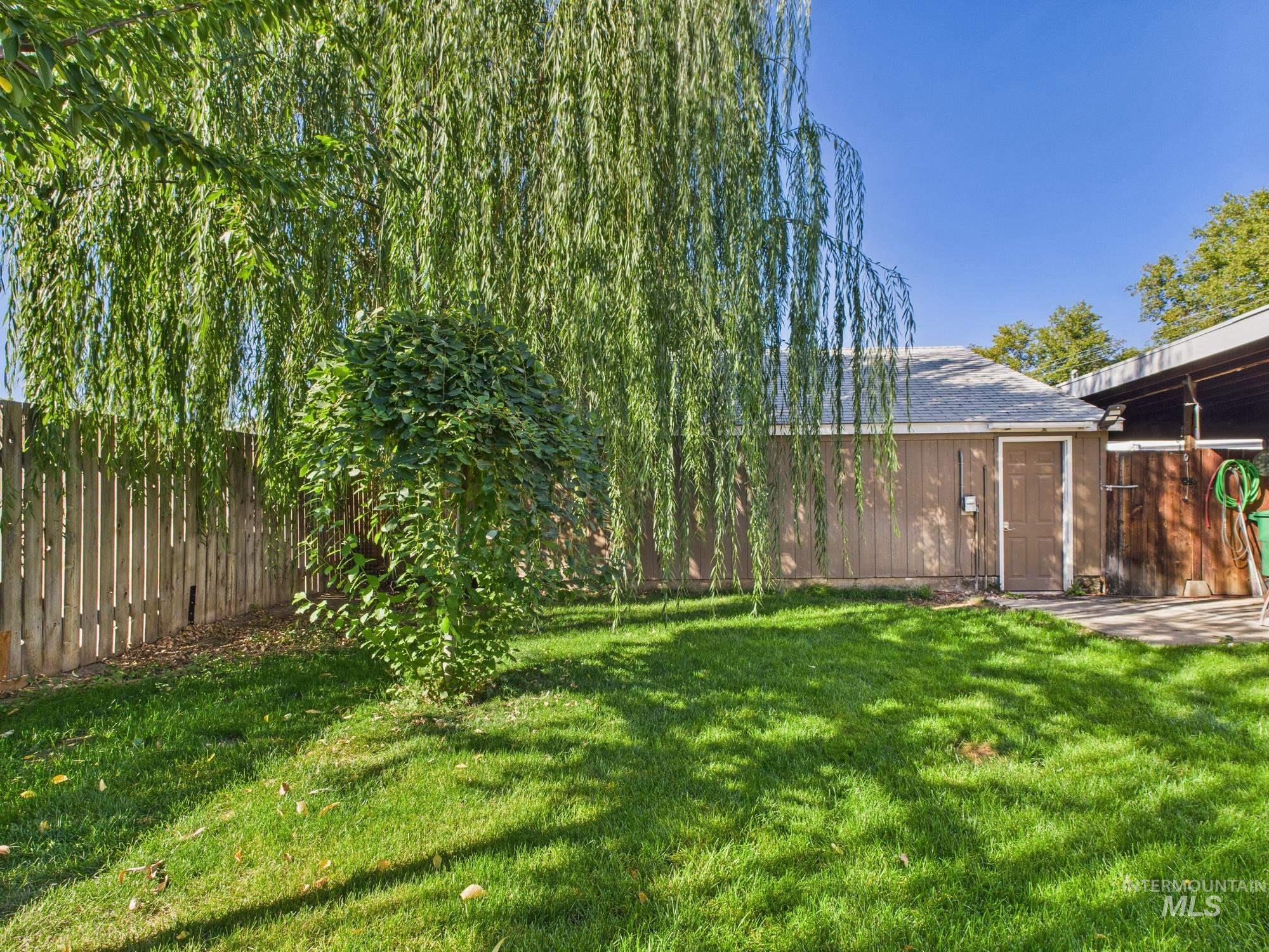 1220 Burrell Avenue Lewiston, ID 83501 - Photo 3 of 28 View of yard