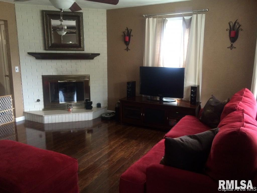 220 Willow Lane Springfield, IL 62707 - Photo 2 of 24