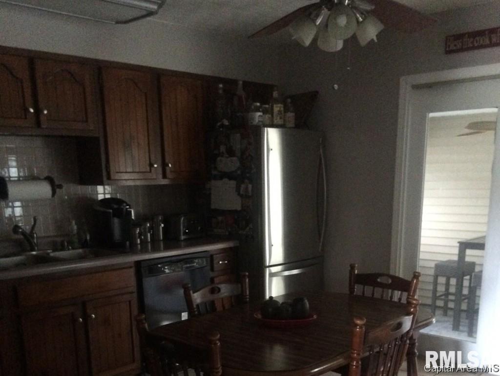 220 Willow Lane Springfield, IL 62707 - Photo 4 of 24