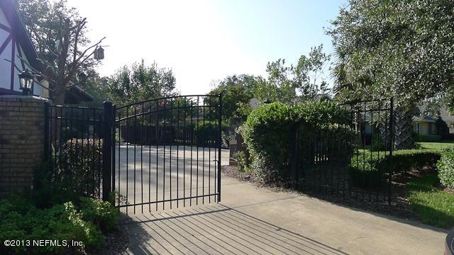 IRON GATE ENTRY TO SIDE DRIVEWAY