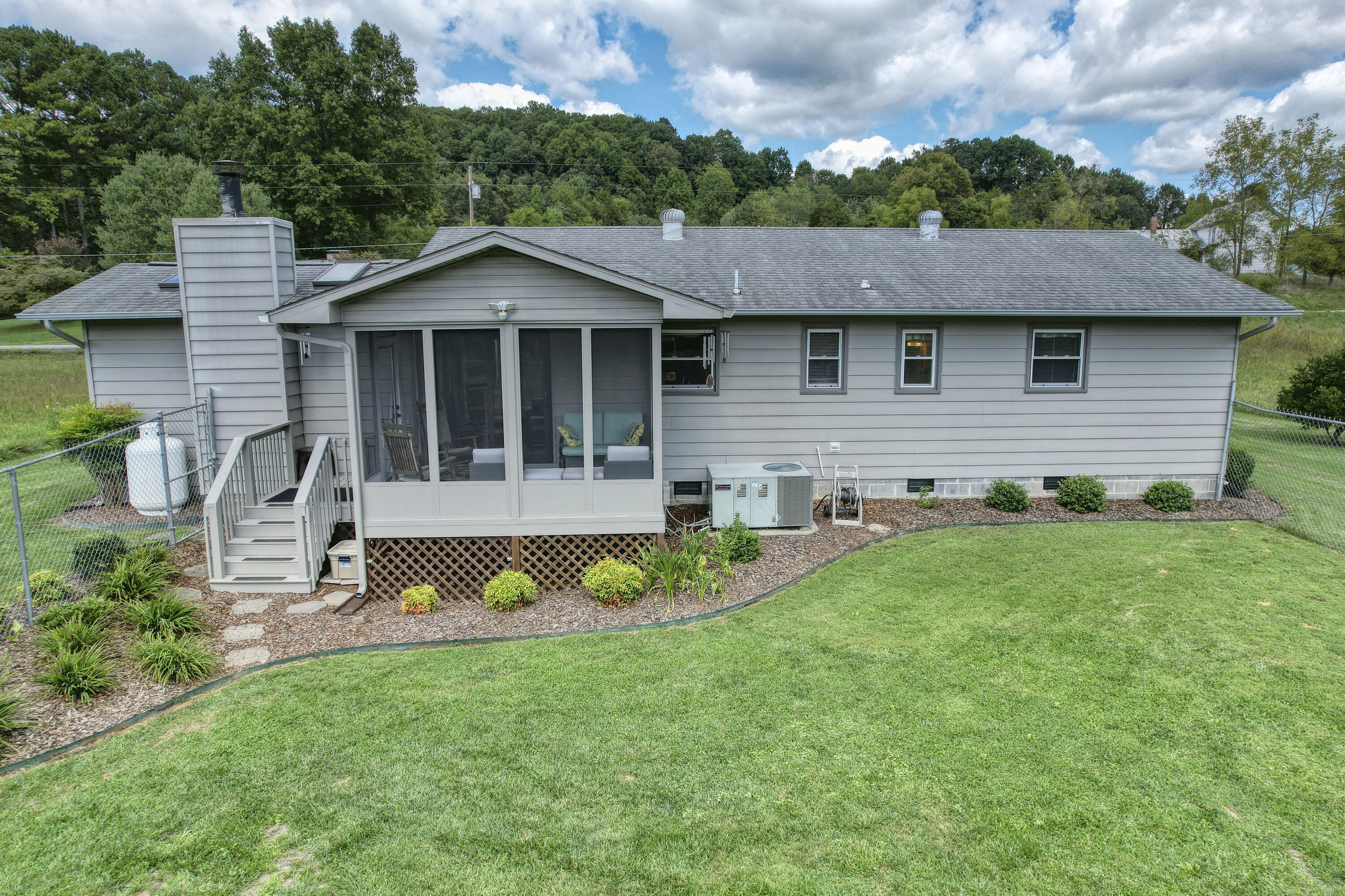 149 Ellis Road Blountville, TN 37617 - Photo 2 of 34 Ellis_22