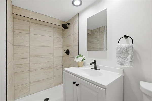 $268,900 | 10075 North Locust Street, Kansas City, MO 64155
