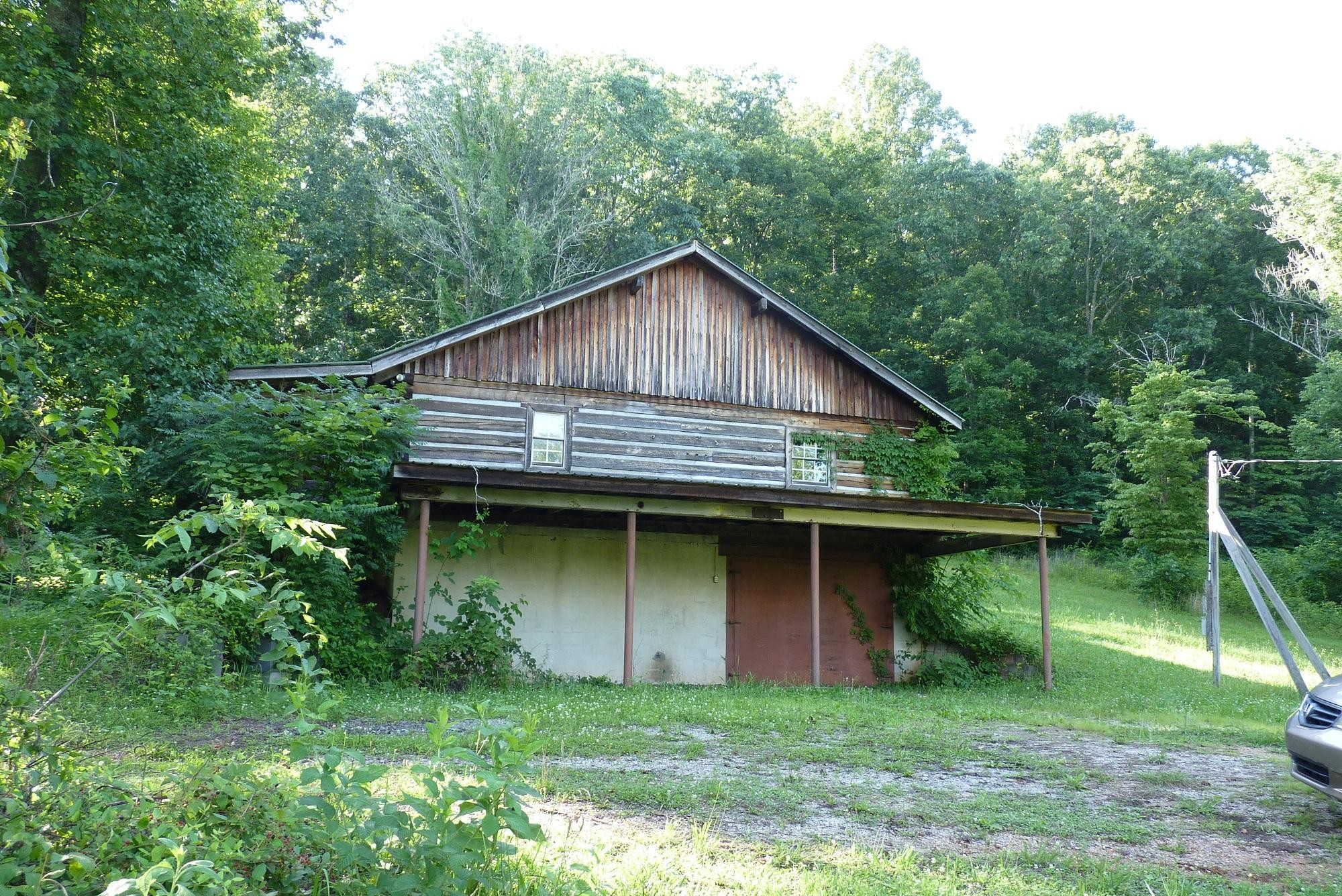 345 Cumberland View Road Clinton, TN 37716 - Photo 4 of 23 a view of a backyard of the house