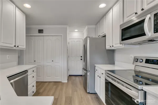 $474,000 | 10030 Holly Drive, Unit 122, Everett, WA 98204