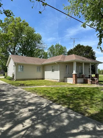 $275,000 | 23407 Highway 51, Elkville, IL 62932