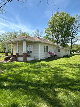 $275,000 | 23407 Highway 51, Elkville, IL 62932