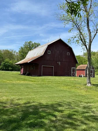 $275,000 | 23407 Highway 51, Elkville, IL 62932