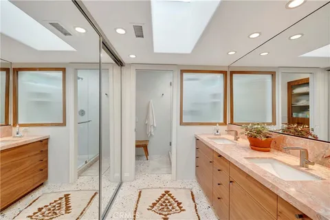 $2,500,000 | 17164 Edgewater Lane, Huntington Beach, CA 92649