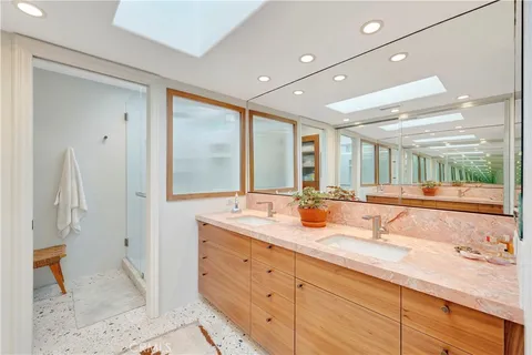 $2,500,000 | 17164 Edgewater Lane, Huntington Beach, CA 92649