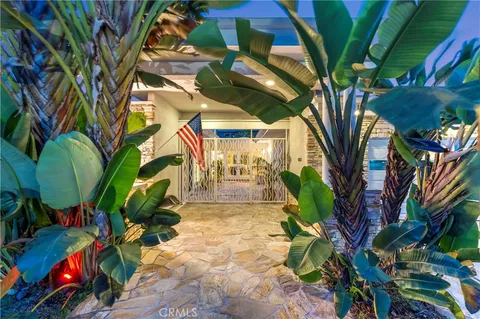 $2,500,000 | 17164 Edgewater Lane, Huntington Beach, CA 92649