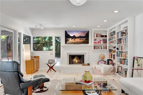 $2,500,000 | 17164 Edgewater Lane, Huntington Beach, CA 92649