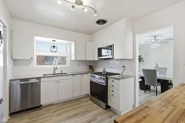 $460,000 | 9806 South Harding Avenue, Evergreen Park, IL 60805