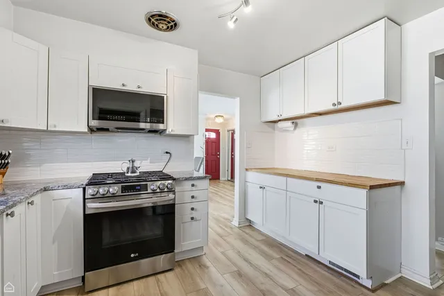 $460,000 | 9806 South Harding Avenue, Evergreen Park, IL 60805