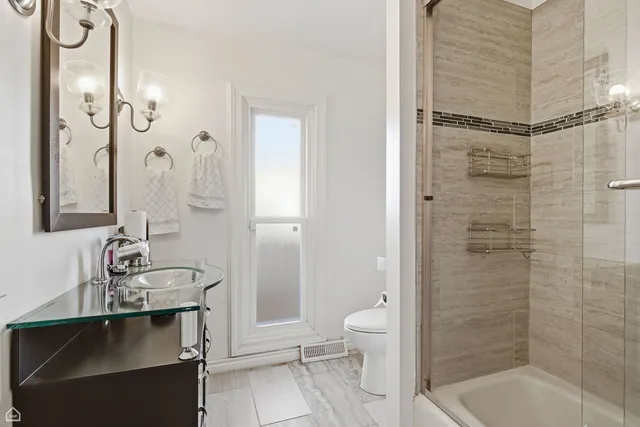 $460,000 | 9806 South Harding Avenue, Evergreen Park, IL 60805