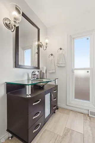 $460,000 | 9806 South Harding Avenue, Evergreen Park, IL 60805