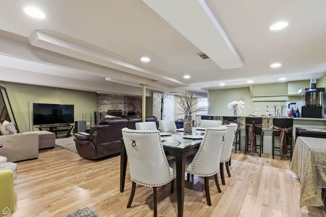 $460,000 | 9806 South Harding Avenue, Evergreen Park, IL 60805