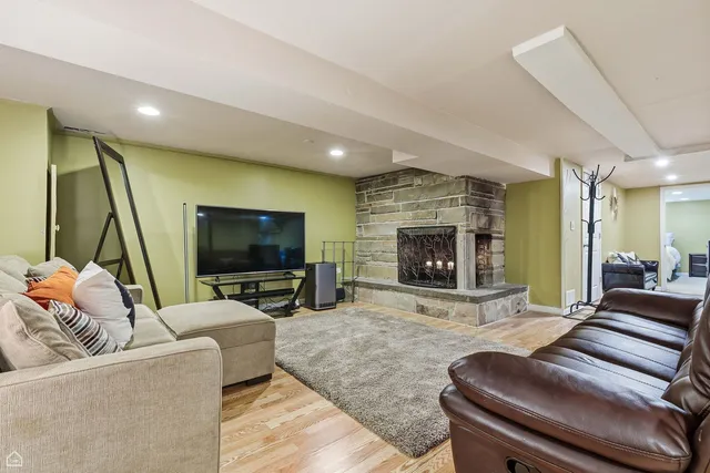 $460,000 | 9806 South Harding Avenue, Evergreen Park, IL 60805