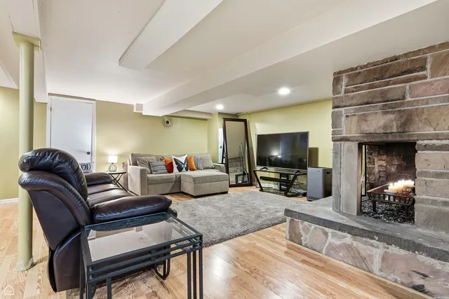 $460,000 | 9806 South Harding Avenue, Evergreen Park, IL 60805