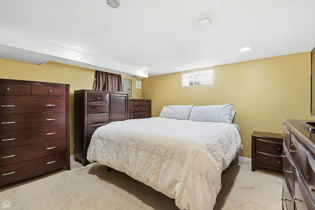 $460,000 | 9806 South Harding Avenue, Evergreen Park, IL 60805