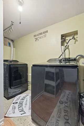 $460,000 | 9806 South Harding Avenue, Evergreen Park, IL 60805