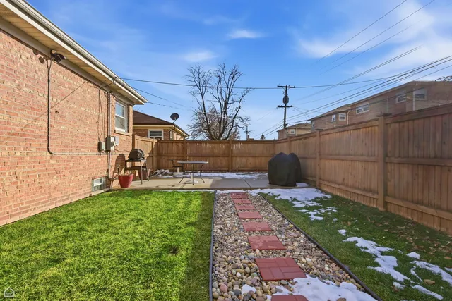 $460,000 | 9806 South Harding Avenue, Evergreen Park, IL 60805