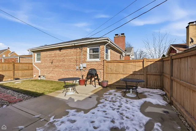 $460,000 | 9806 South Harding Avenue, Evergreen Park, IL 60805