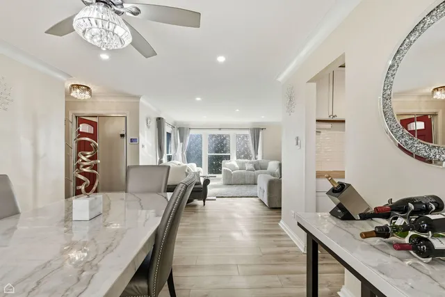 $460,000 | 9806 South Harding Avenue, Evergreen Park, IL 60805