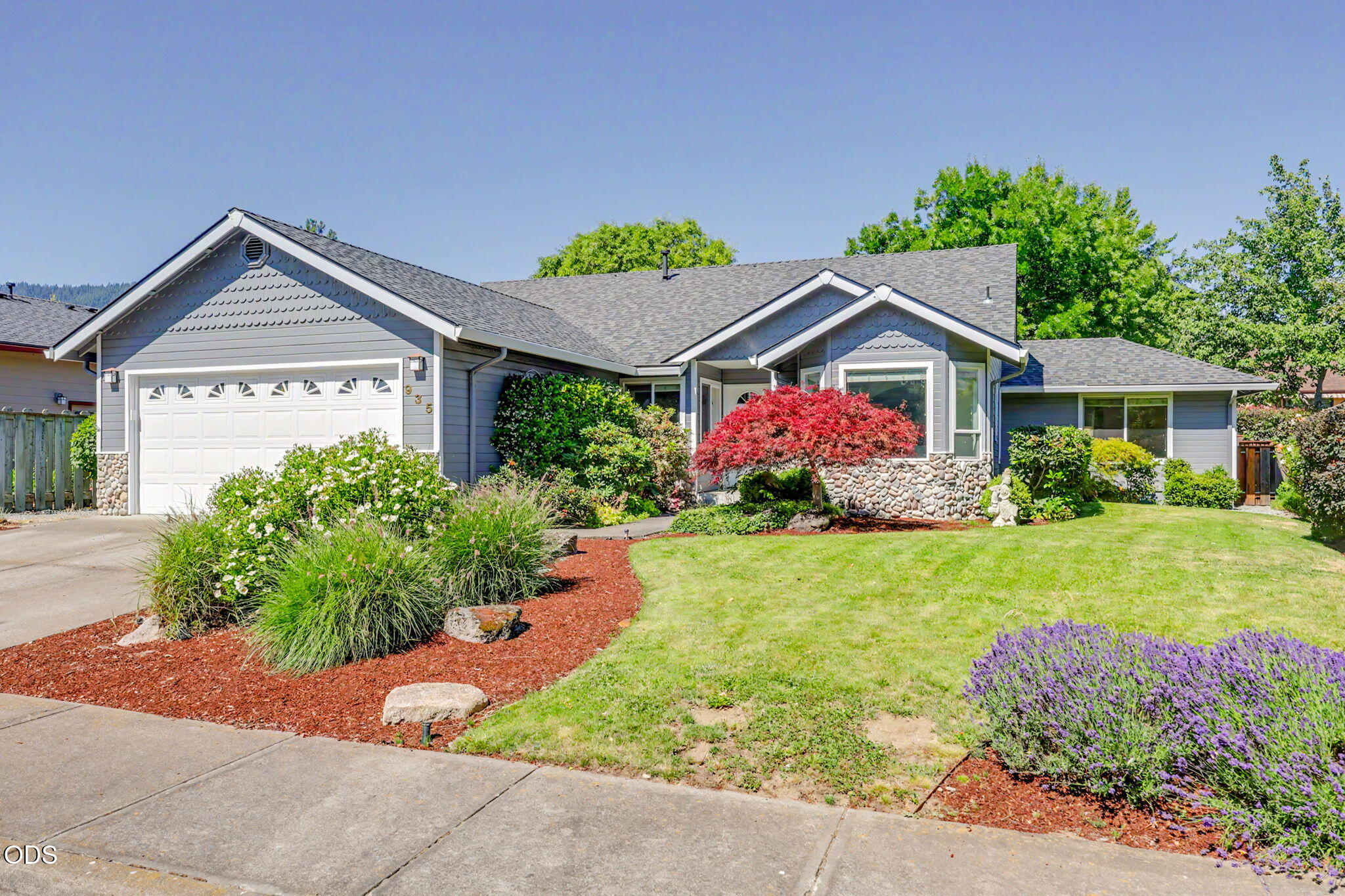 935 Cypress Point Loop Ashland, OR 97520 - Photo 1 of 35