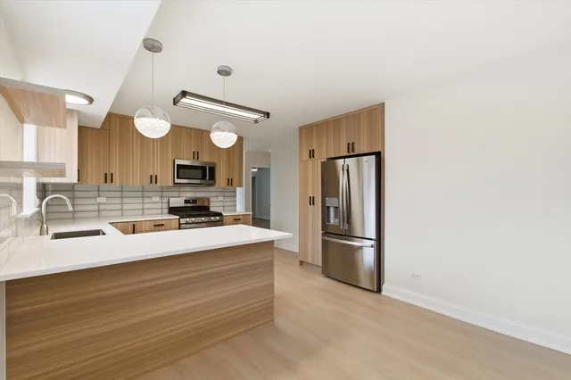 $2,400 | 5915 North Milwaukee Avenue, Unit 2, Chicago, IL 60646