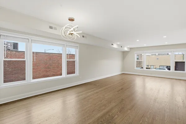 $2,400 | 5915 North Milwaukee Avenue, Unit 2, Chicago, IL 60646