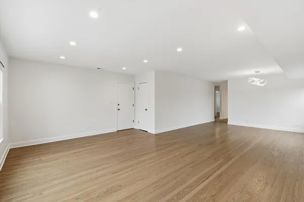 $2,400 | 5915 North Milwaukee Avenue, Unit 2, Chicago, IL 60646