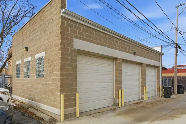 $2,400 | 5915 North Milwaukee Avenue, Unit 2, Chicago, IL 60646