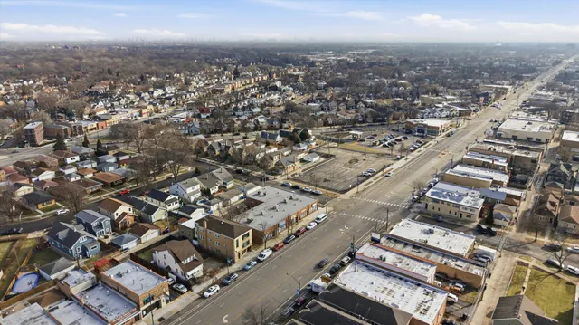 $2,400 | 5915 North Milwaukee Avenue, Unit 2, Chicago, IL 60646